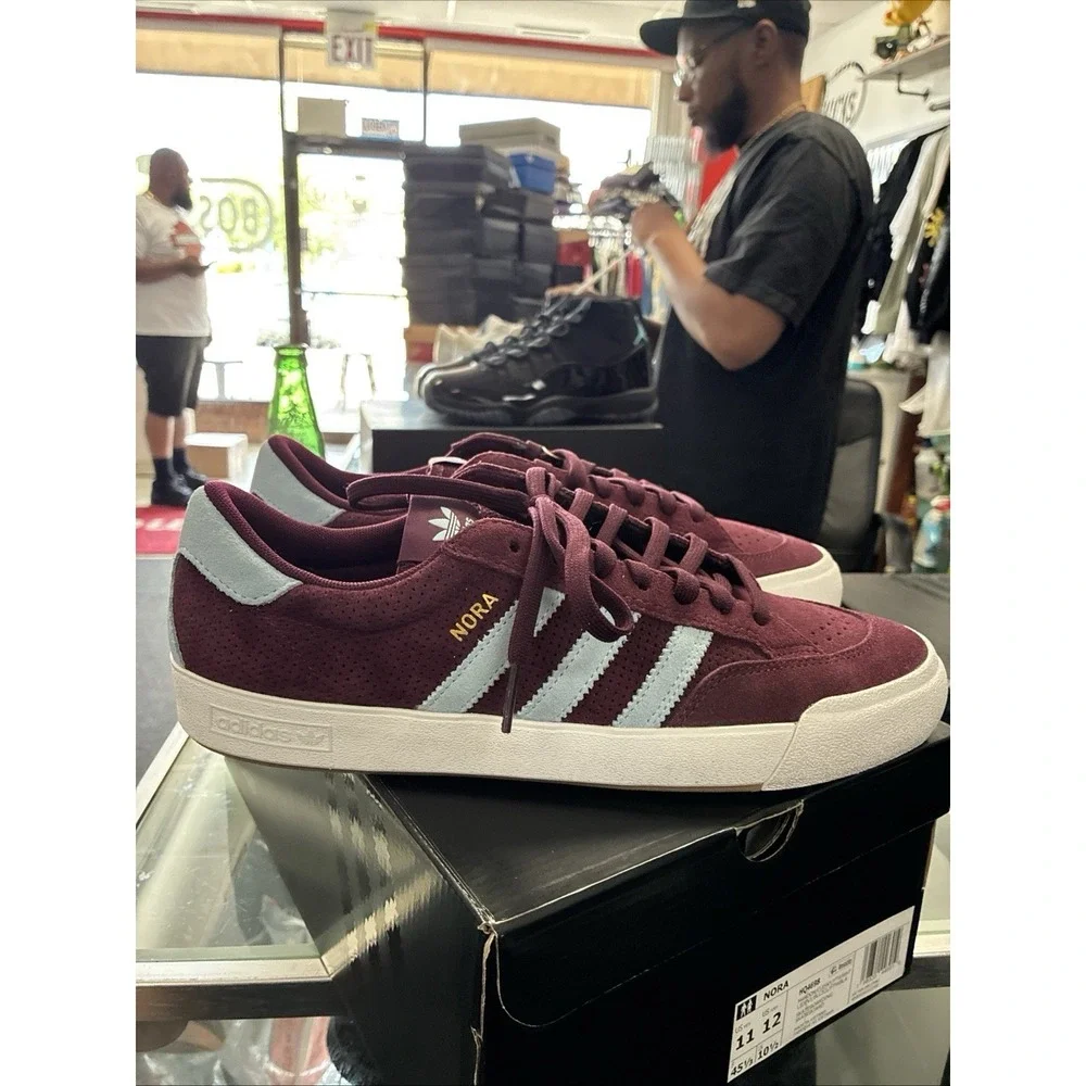 adidas Originals NORA Mens Shoes HQ4698 Maroon Clear Sky White Size 11